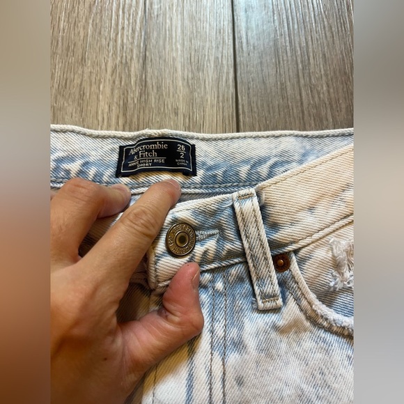 Abercrombie & Fitch Annie High Rise Distressed Acid Washed Shorts Size 26 / 2 - Picture 2 of 8